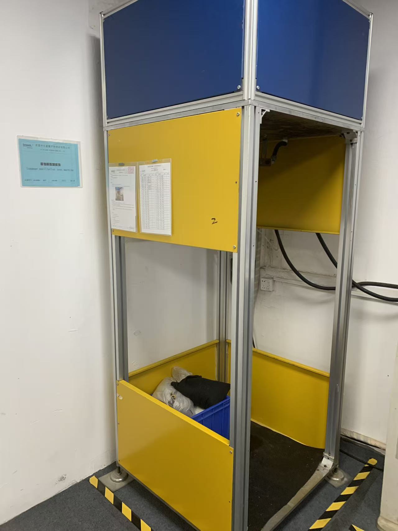 Inne i Sealock Lab: Luggage Oscillation Impact Tester (XE-I09BA)